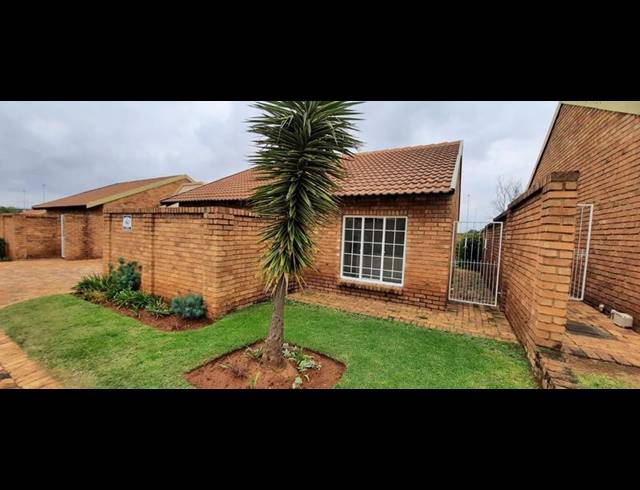 2 BEDROOM TOWNHOUSE FOR SALE IN ELARDUSPARK